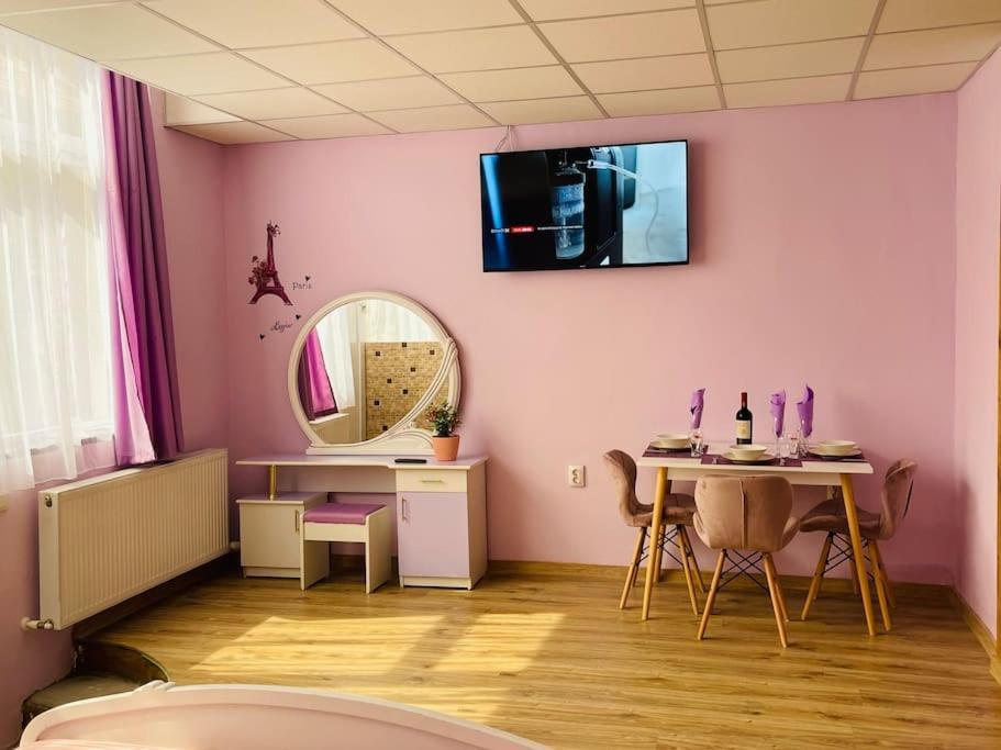Lavender Luxury Apartment Oradea Εξωτερικό φωτογραφία